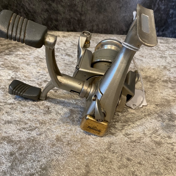 Vintage Pinnacle Deadbolt Spinning Fishing Reel - Picture 2 of 5